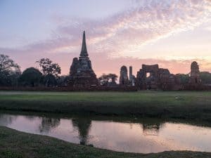 Sunrise over Wat Mahatat from Rama Park, Ayutthaya, Thailand (2017-04)