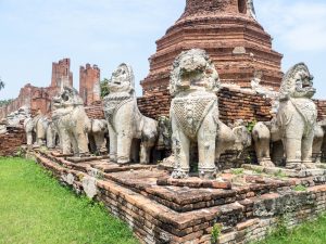 Lion sculptures at Wat Thamminkarat, Ayutthaya, Thailand (2017-04)