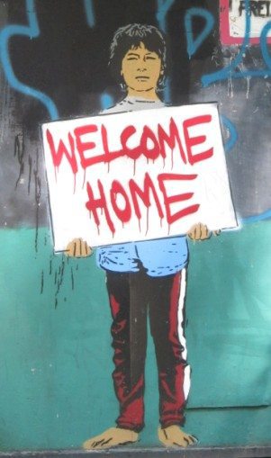 Street art / graffiti in Berlin "Welcome Home" (2011-07)