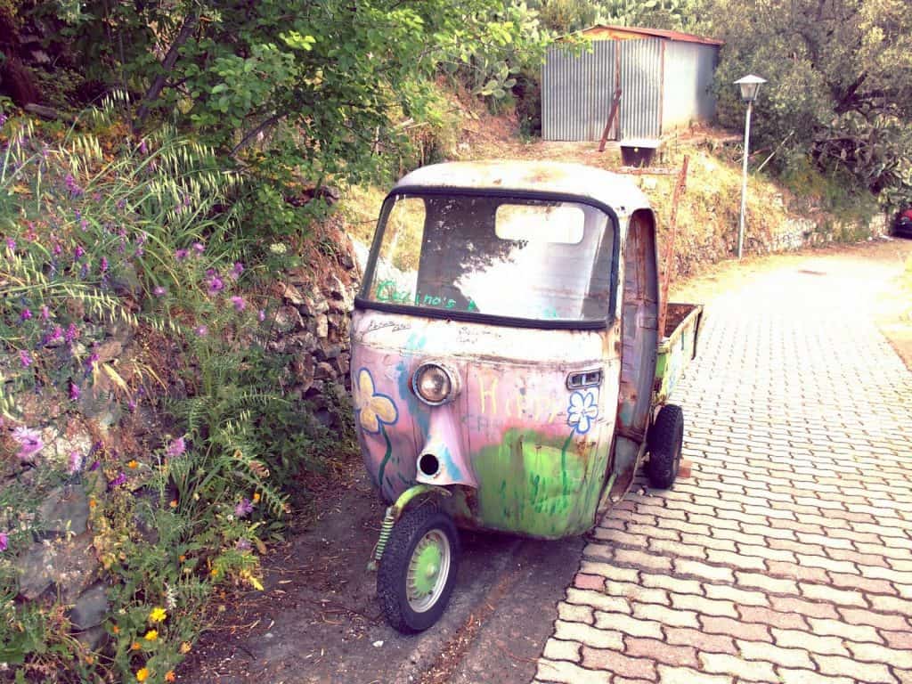 Tricycle car outside Taormina, Sicily, Italy (2015-05)