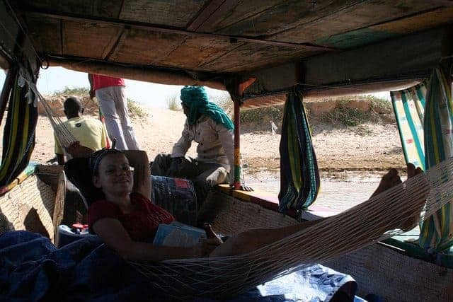 Carola in the hammock in Niger river, Mali (2011-11-23)