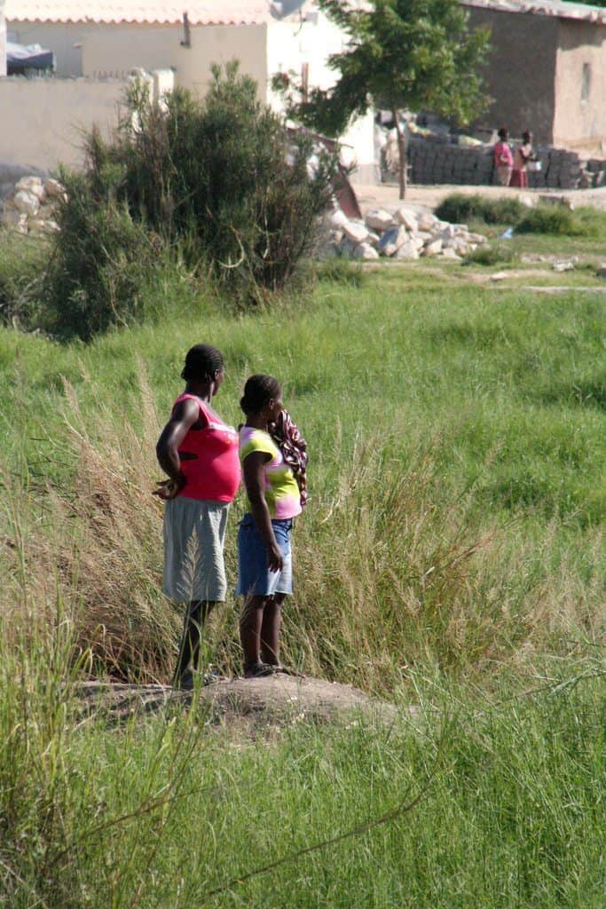 Women looking in Angola (2012-02)