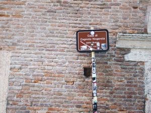 Sign outside Romeo's house, Verona, Italy (2016-01-20)