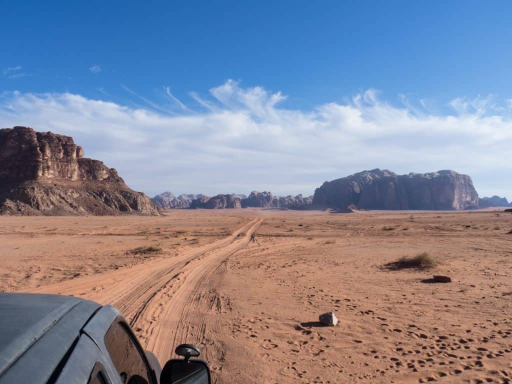 Driving into Wadi Rum, Jordan (2016-12-26)