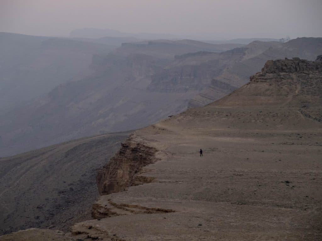 Walking along the edge of Ramon Crater, Mitspe Ramon, Israel (2017-02-08)