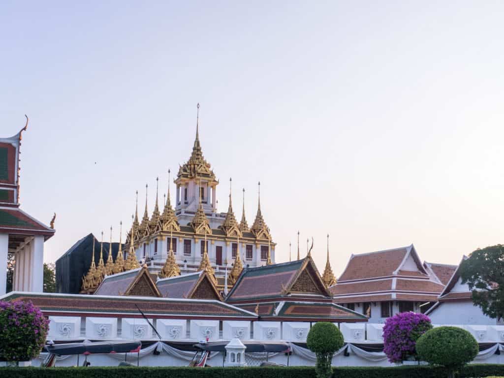 Royal quarter temple at sunrise, Bangkok, Thailand (2017-03)