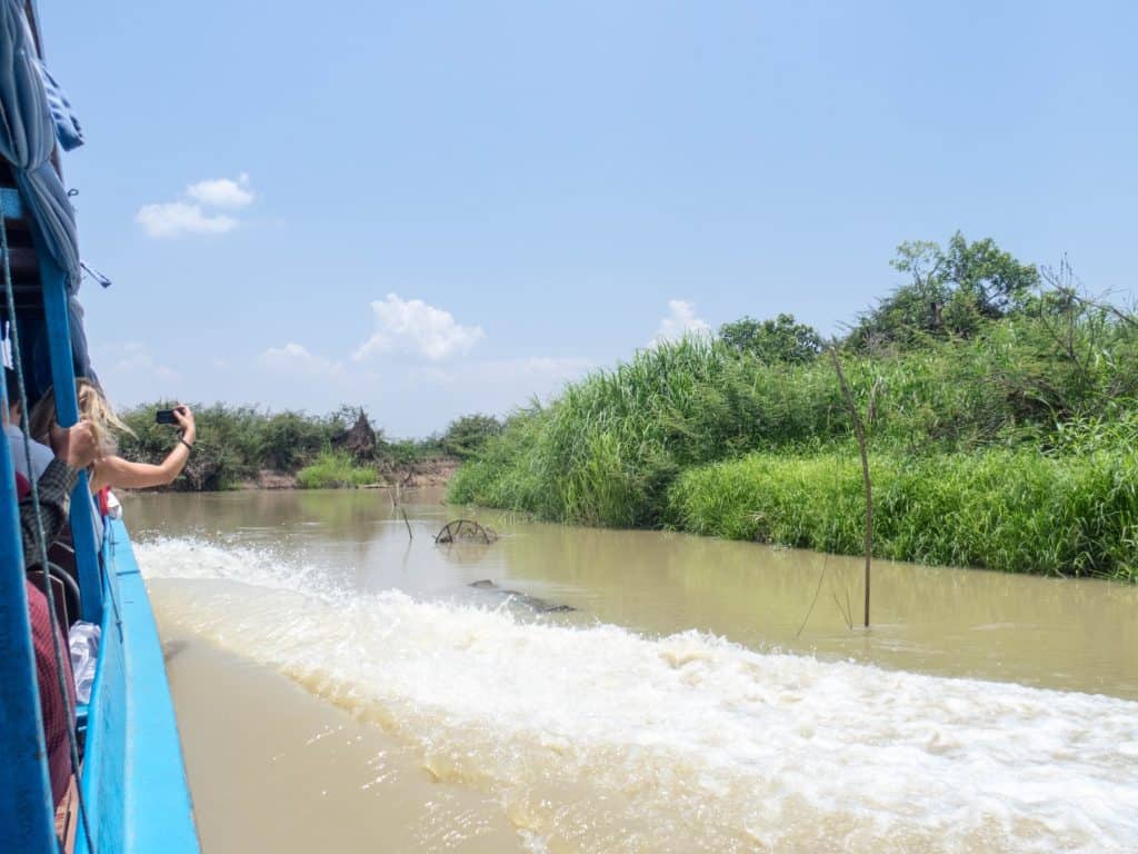 The river becomes very shallow, Boat from Siem Reap to Battambang, Cambodia (2017-04-22)