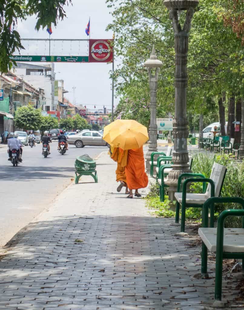 Monks on the river bank, Battambang, Cambodia (2017-04-24)