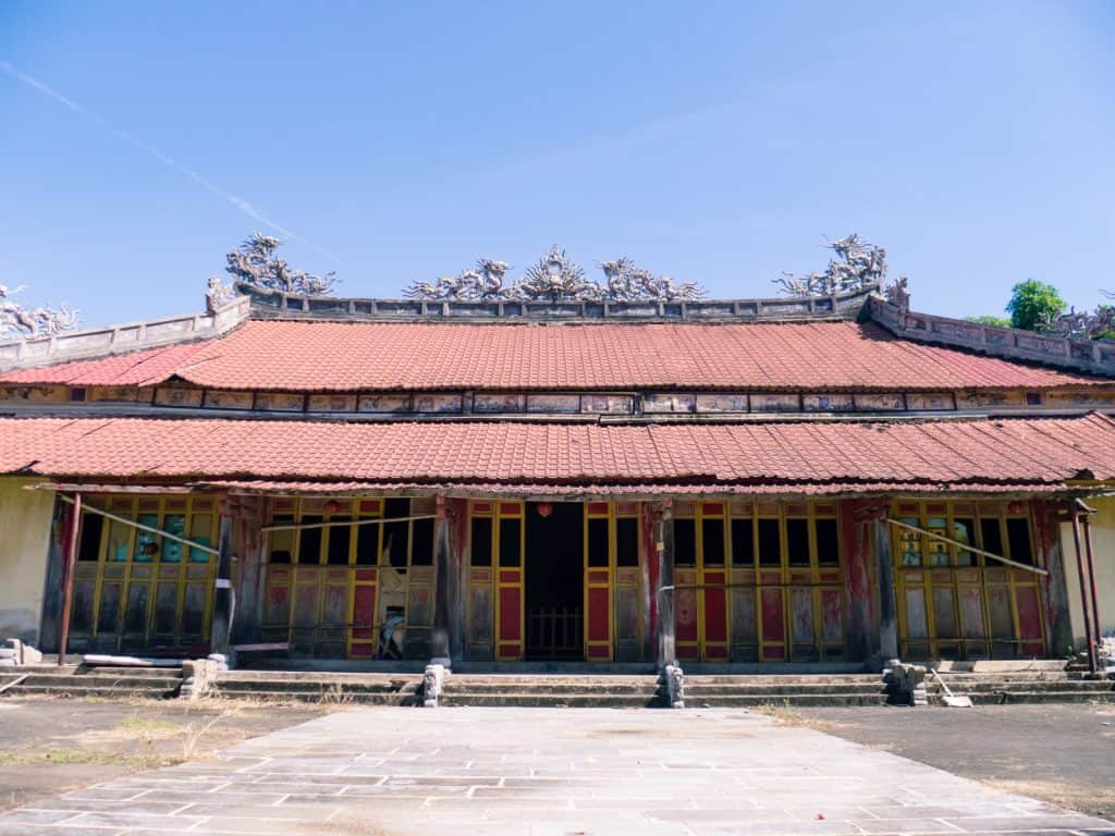 Old temple in the Forbidden City, Hue Citadel, Vietnam (2017-06)