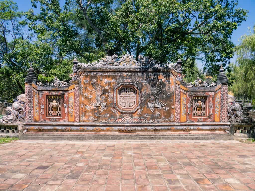 Decorated devider wall, Hue Citadel, Vietnam (2017-06)