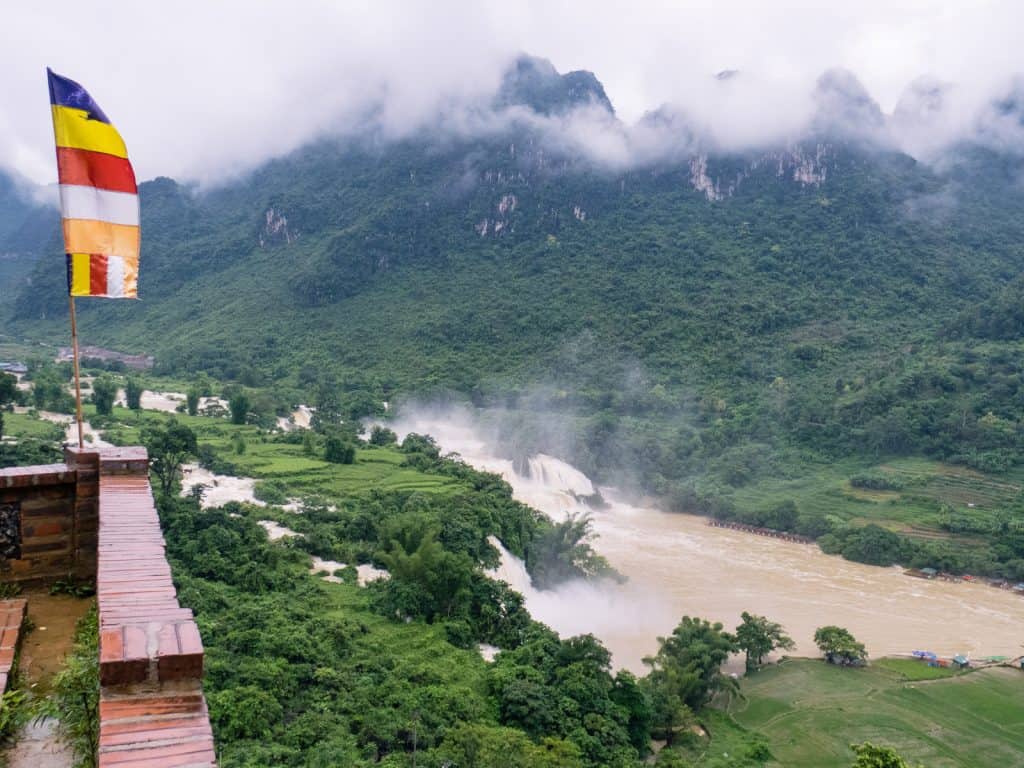 Looking down at Ban Gioc waterfall from Truc lam pagoda, Cao Bang, Vietnam (2017-07)