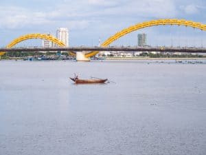 Fisherman at Dragon Bridge, Da Nang, Vietnam (2017-06)