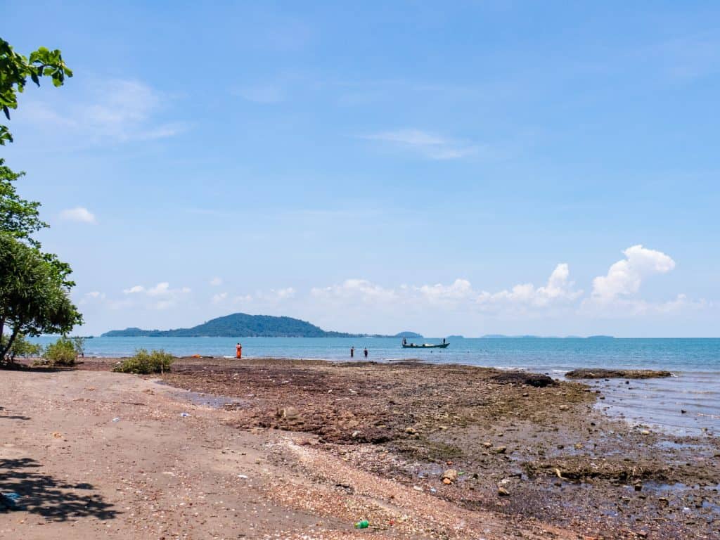 Monk at the beach, Kep, Cambodia (2017-04)