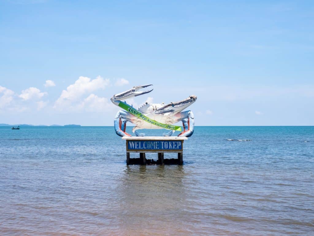 Blue crab sculpture, Kep, Cambodia (2017-04)