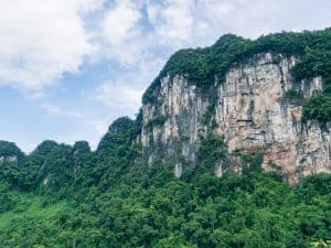 Limestone montains in Phong Nha-Ke Bang National Park, Vietnam (2017-06)