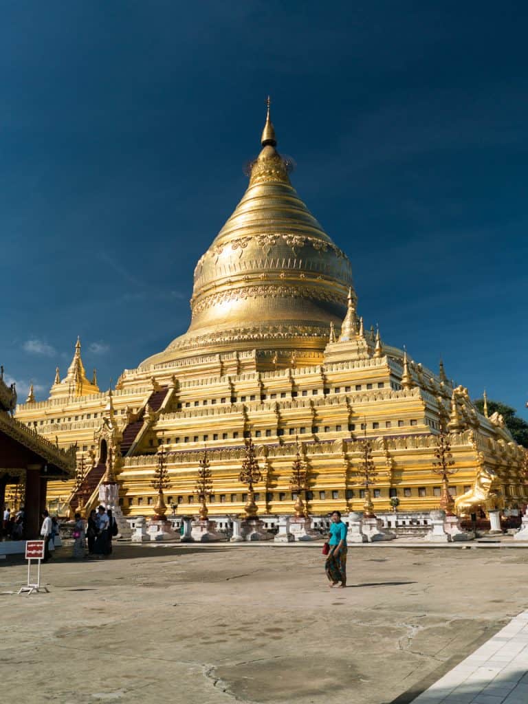 Shwezigon Pagoda, Bagan, Myanmar (2017-09)