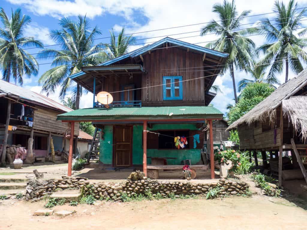 Ban Baw Village, Luang Say Mekong river cruise, Luang Prabang to Huay Say, Laos (2017-08)