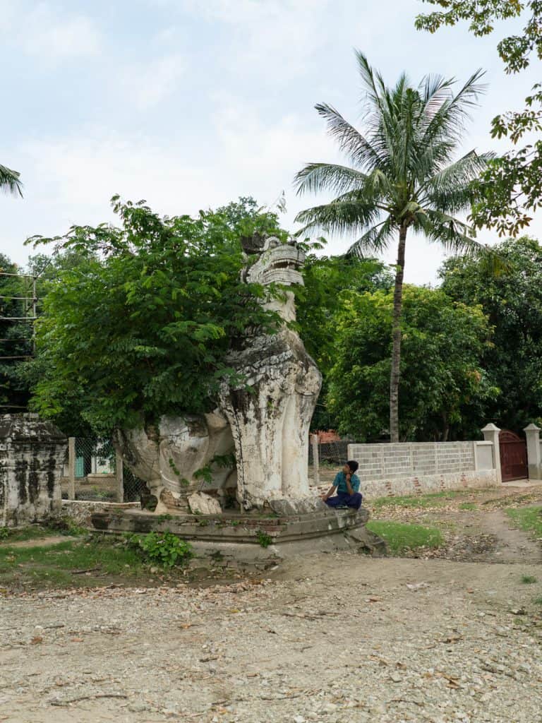 More guard lions, Mingun, Mandalay, Myanmar (2017-09)