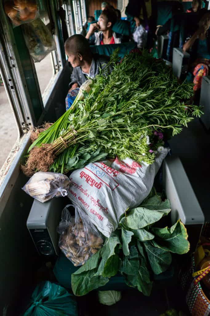 Myanmar train travels: Shopping on the slow train Shwenyaung (Inle Lake) to Thazi, Myanmar (2017-10)