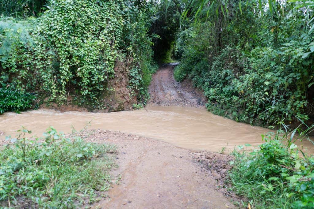 Inle Lake bike tour: The path is blocked, Myanmar (2017-10)